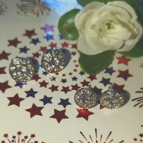 2 Pairs New Elegant Round Diamante CZ Silver Stud Earrings Stud Pierced - Picture 6 of 9